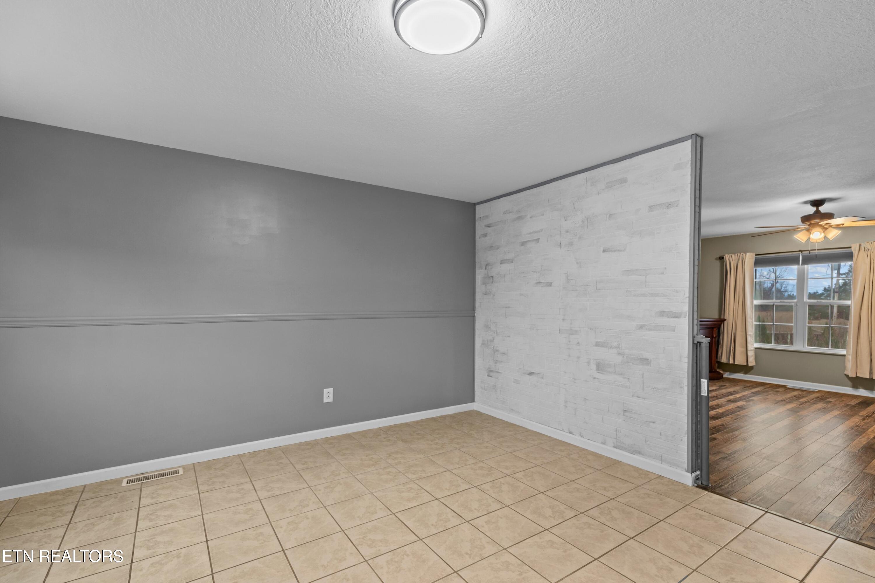 202 Sandy Circle La Follette, TN 37766 - Photo 7 of 23 009-202SandyCircle-LaFollette-TN-37766-S