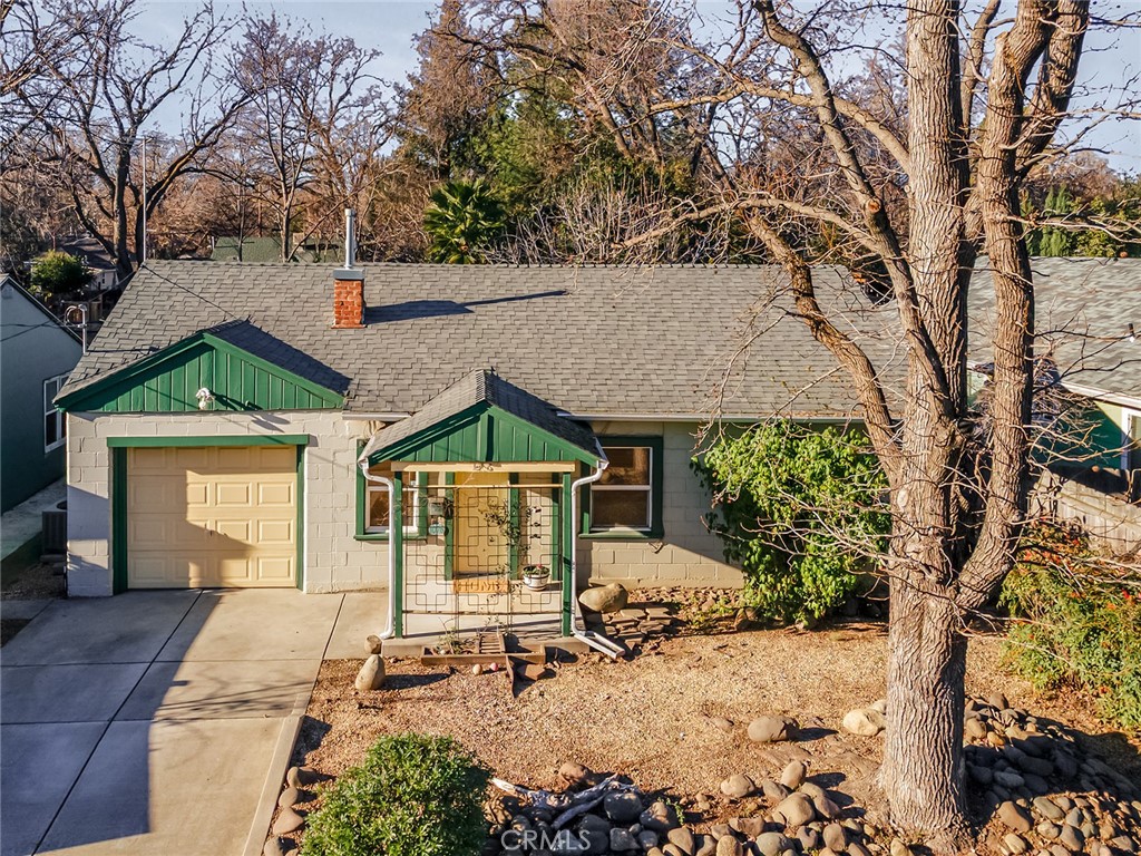 1076 East 9th Street Chico, CA 95928 - Photo 1 of 1 a front view of a house with a yard