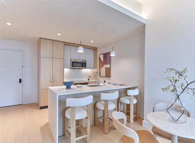 $3,225 | 33 Westchester Place, Unit 10D, New Rochelle, NY 10801