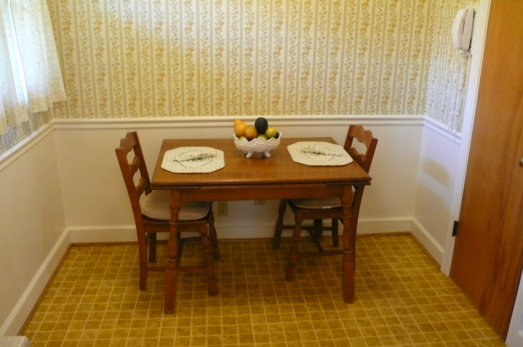 2623 Grandin Road Southwest Roanoke, VA 24015 - Photo 11 of 20 Breakfast Area