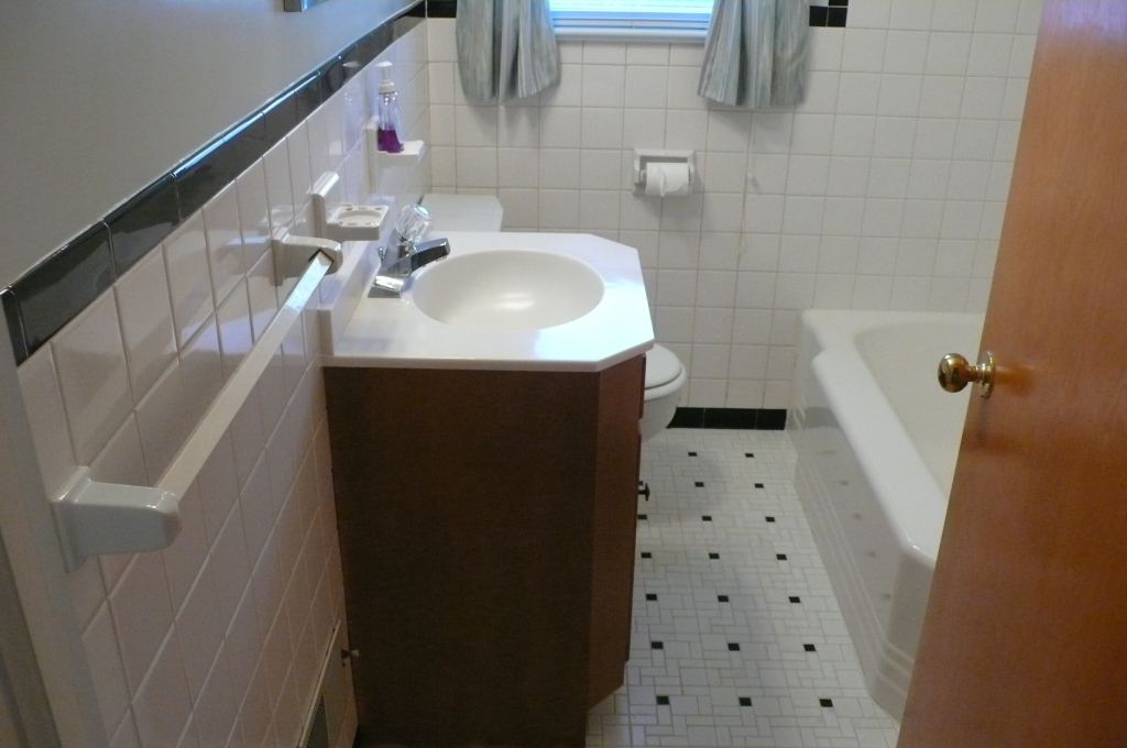 2623 Grandin Road Southwest Roanoke, VA 24015 - Photo 13 of 20 Hall Bath