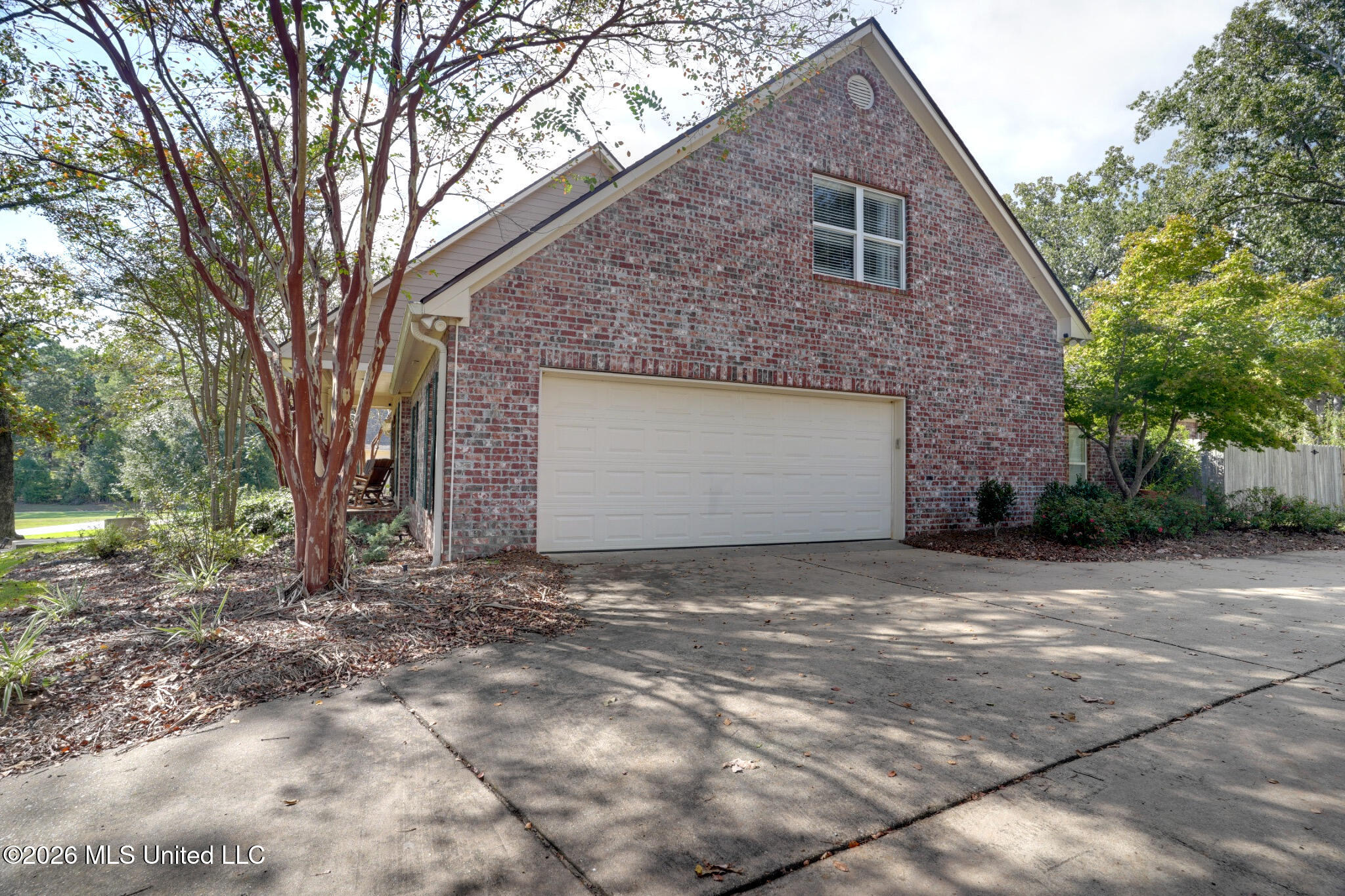 691 Hoy Road Madison, MS 39110 - Photo 39 of 46 Brick_Garage_Bracket_Blend