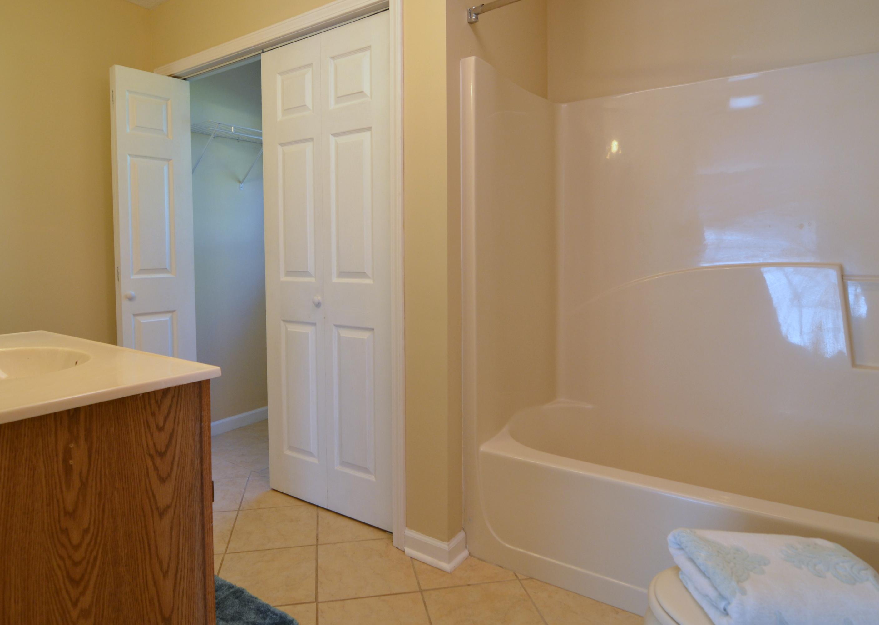 608 Busbee Road Knoxville, TN 37920 - Photo 15 of 26 1st floor bath
