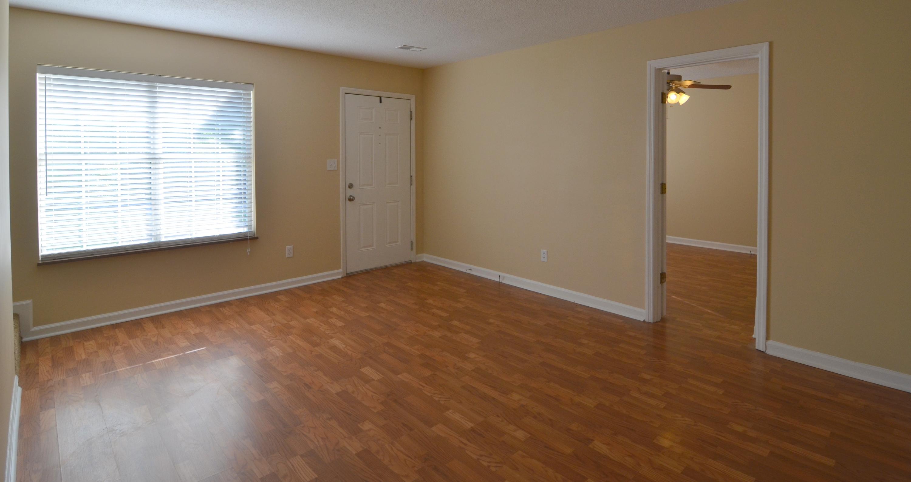 608 Busbee Road Knoxville, TN 37920 - Photo 6 of 26 Living room