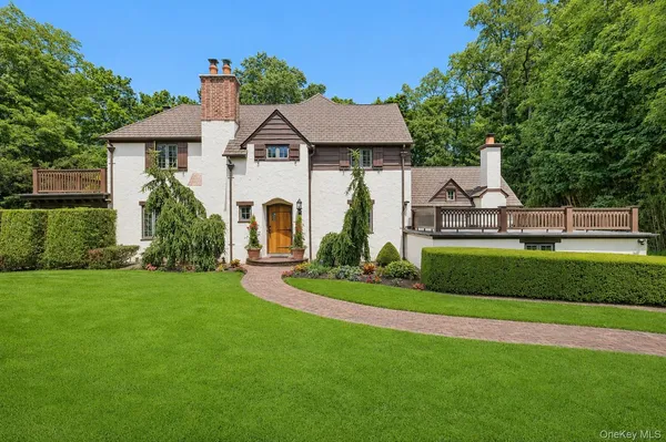 $3,188,000 | 84 Luquer Road, Manhasset, NY 11030