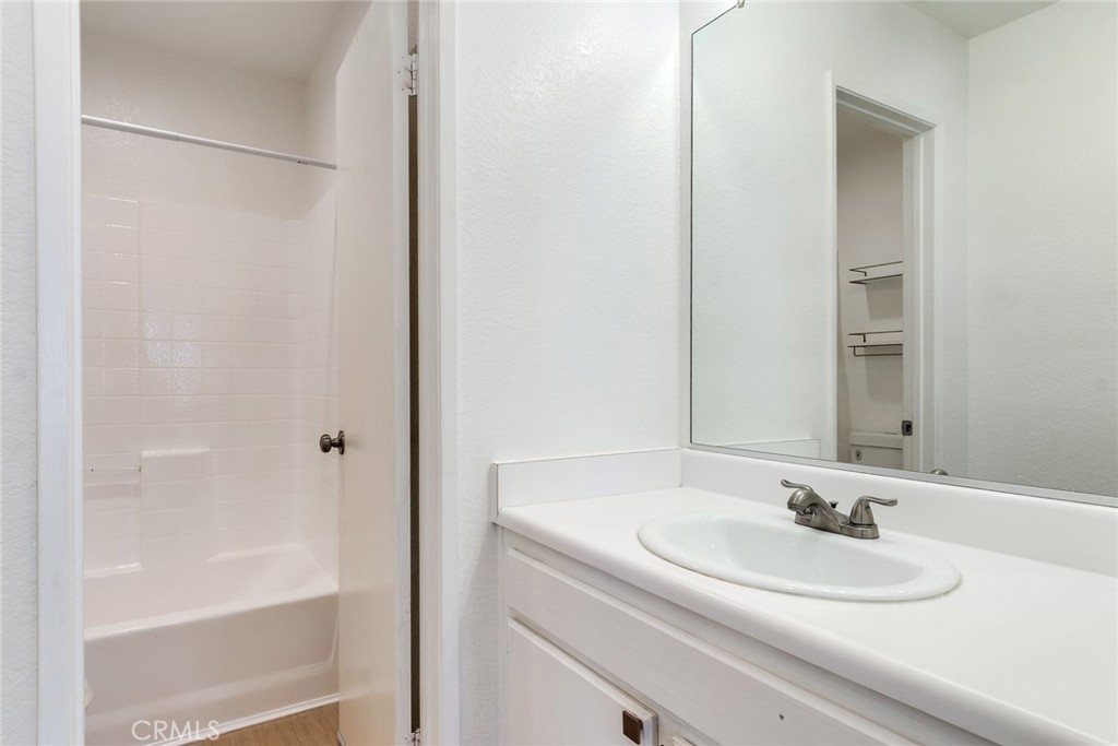 1346 Lilac Ridge Drive Perris, CA 92571 - Photo 17 of 20 Bathroom #2