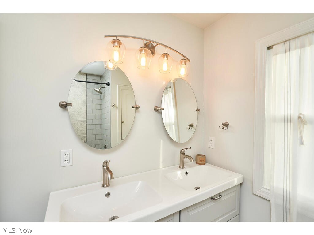 3614 Cedarbrook Road Cleveland, OH 44118 - Photo 14 of 21