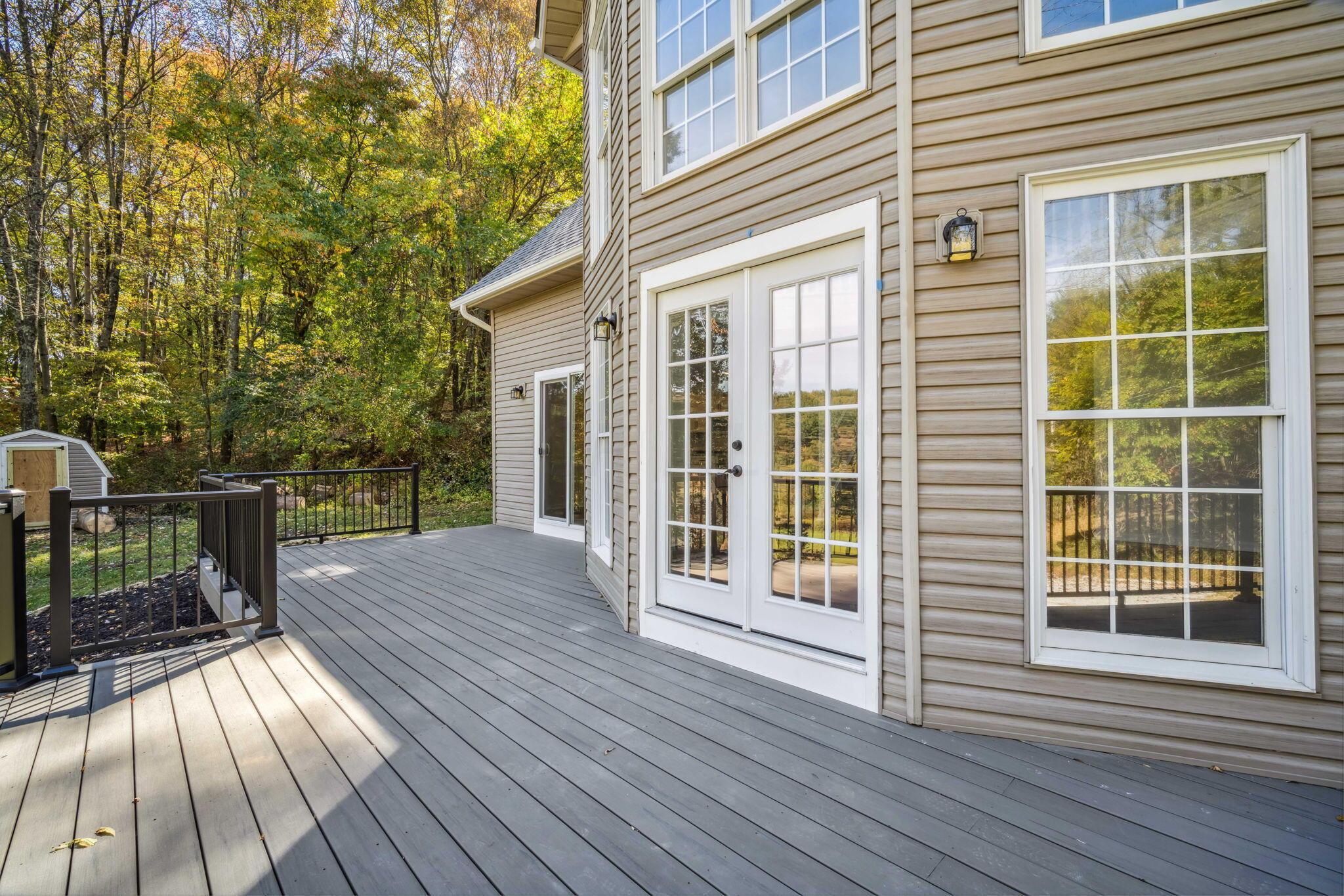 12420 Techniglas Road Newark, OH 43055 - Photo 6 of 72 Front Deck