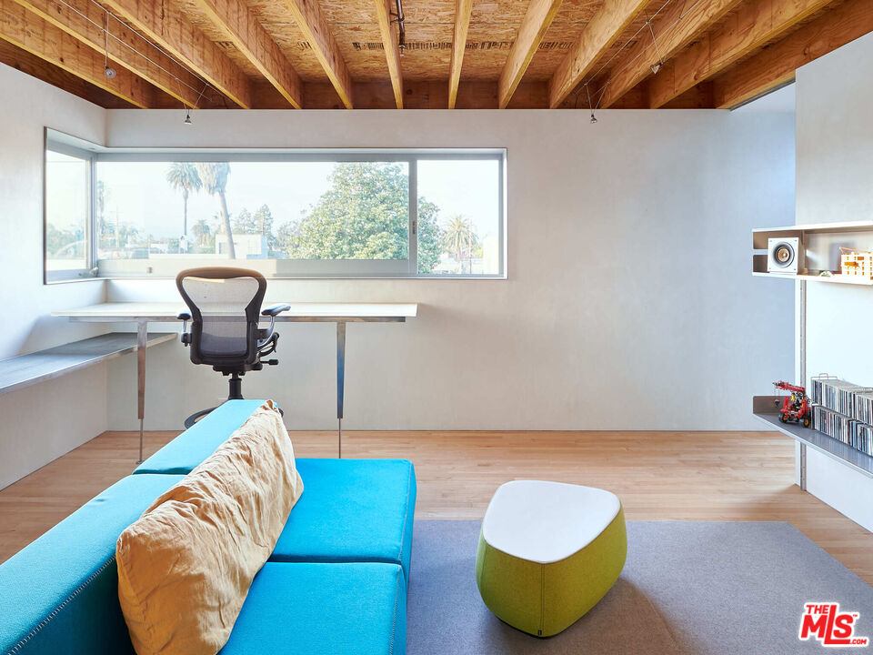 528 Grand Boulevard Venice, CA 90291 - Photo 12 of 17 a living room with a couch and a table
