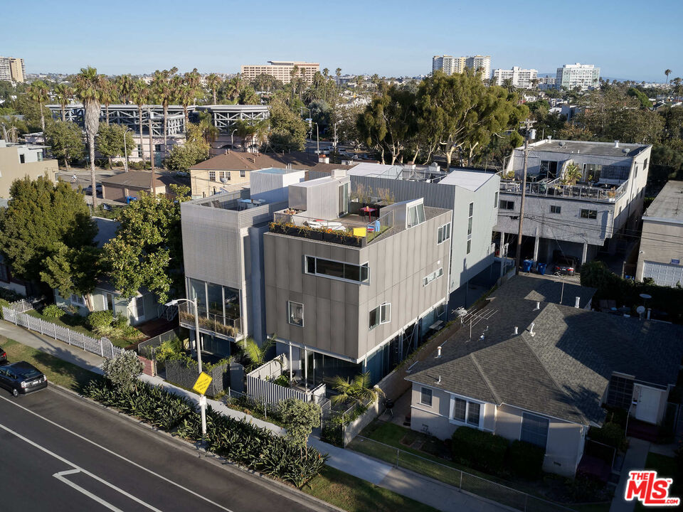 528 Grand Boulevard Venice, CA 90291 - Photo 17 of 17 a view of a house with a yard from a terrace