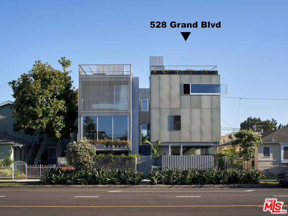 528 Grand Boulevard Venice, CA 90291 - Photo 2 of 17 a view of a building with a yard and plants
