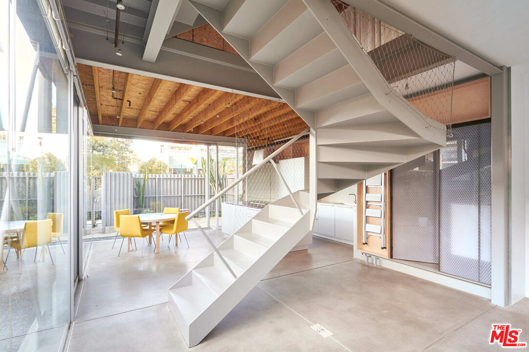 528 Grand Boulevard Venice, CA 90291 - Photo 3 of 17