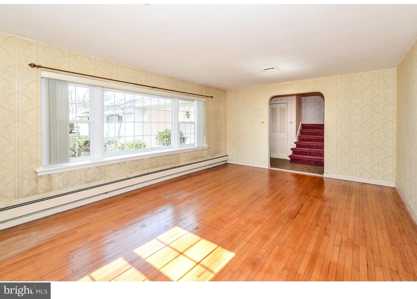 1214 Lois Road Ambler, PA 19002 - Photo 5 of 25 Living Room