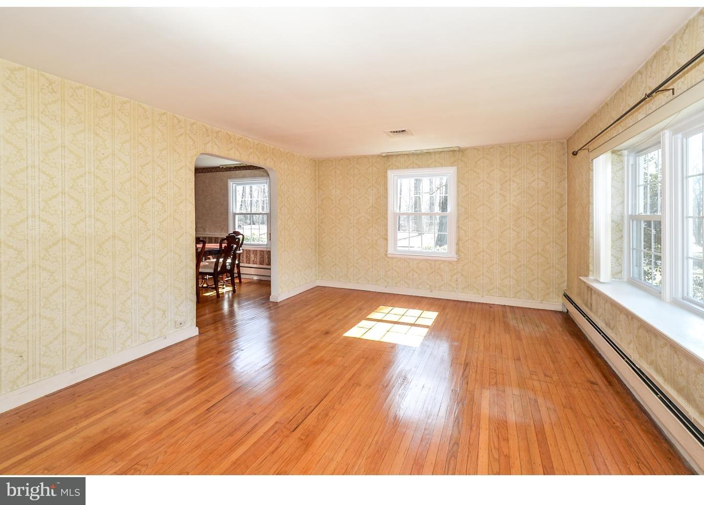 1214 Lois Road Ambler, PA 19002 - Photo 6 of 25 Living Room