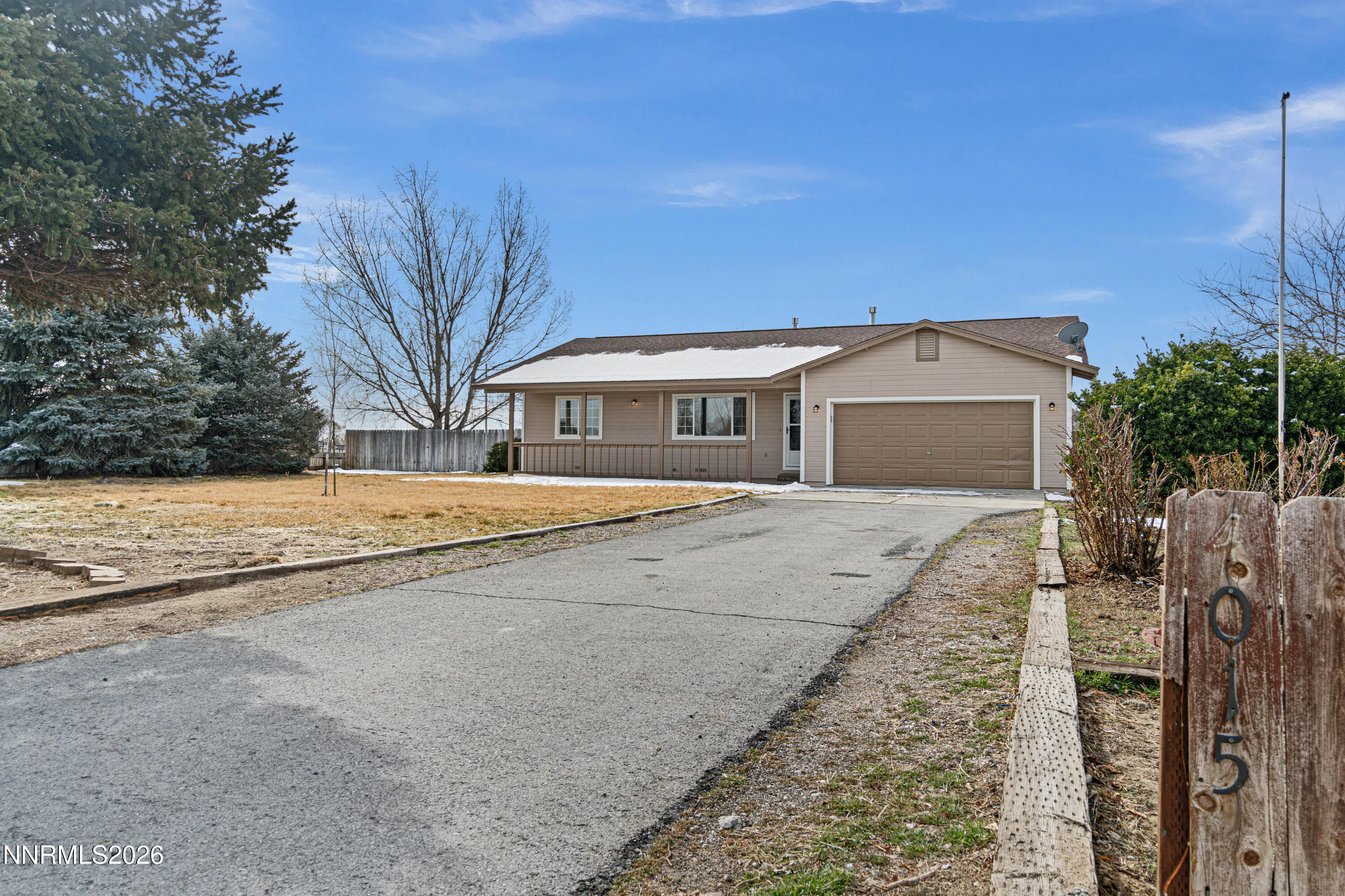 4015 Raven Drive Fallon, NV 89406 - Photo 2 of 29 a front view of a house with a yard