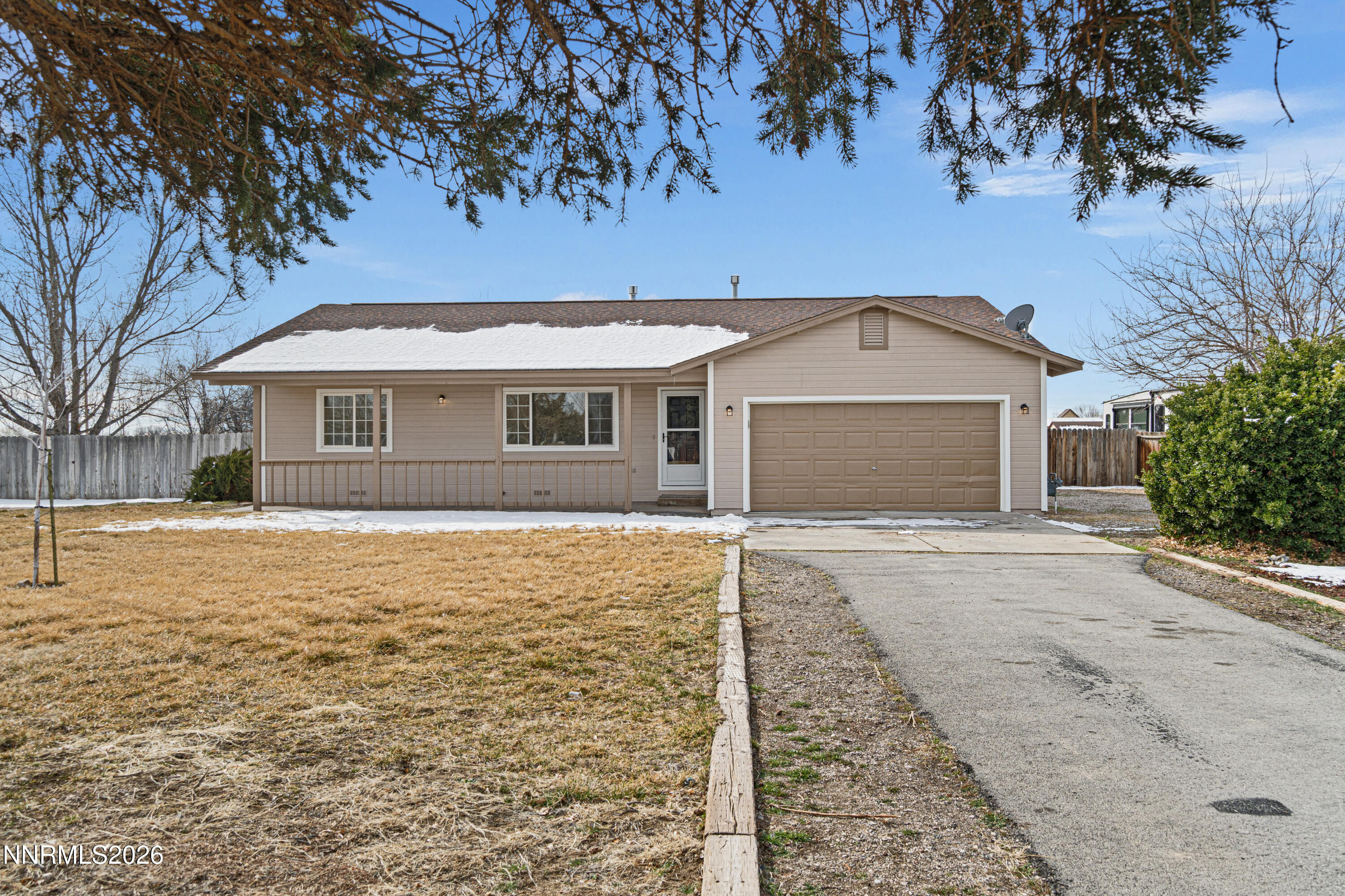 4015 Raven Drive Fallon, NV 89406 - Photo 4 of 29 a front view of a house with a garden