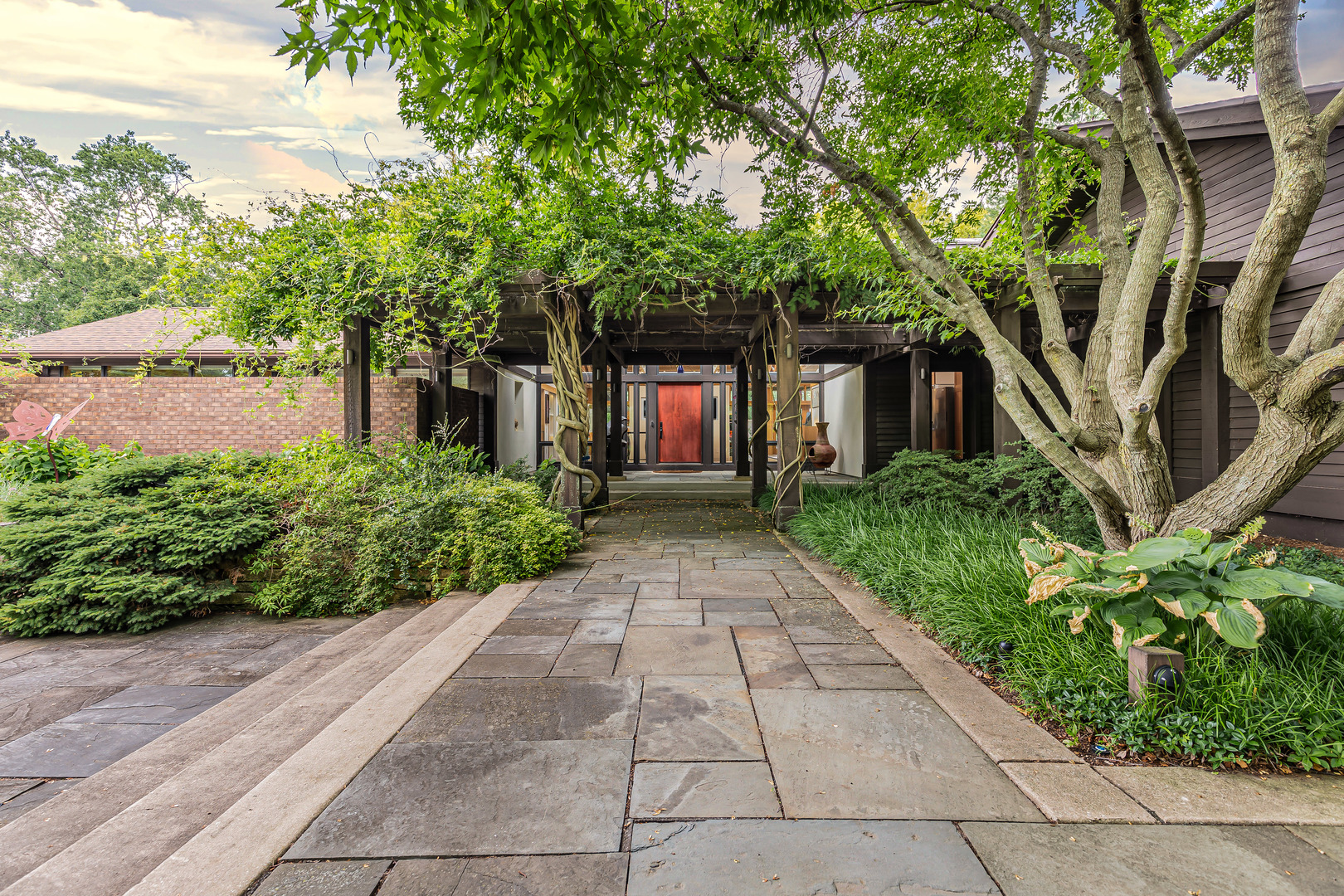 110 West Whitehall Ct  