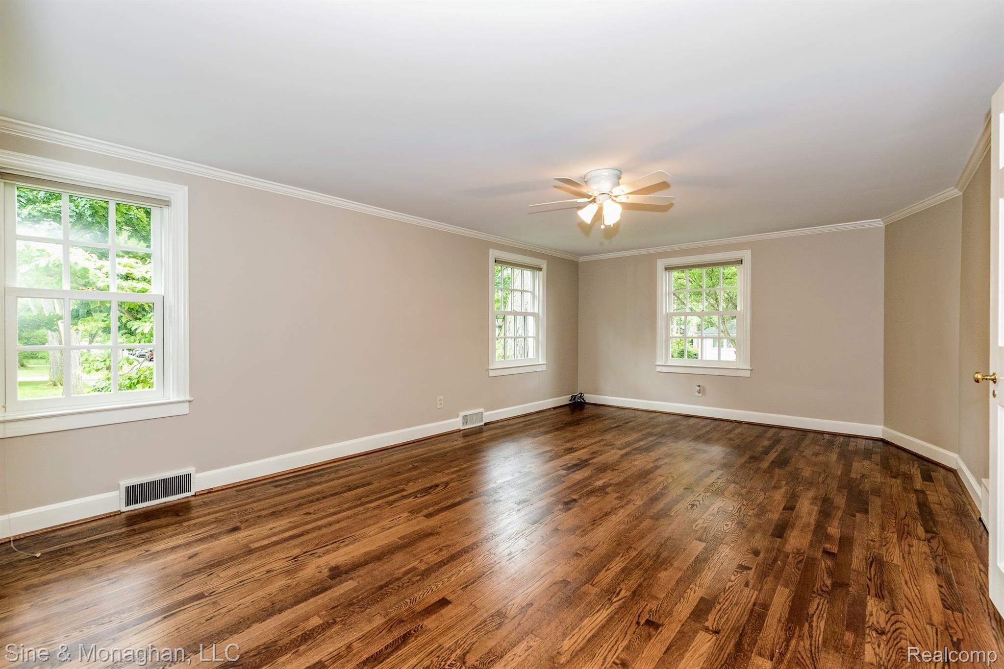 342 Touraine Road Grosse Pointe, MI 48236 - Photo 23 of 49 DSC_5033.jpg