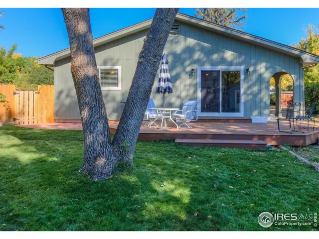a view of house with a yard