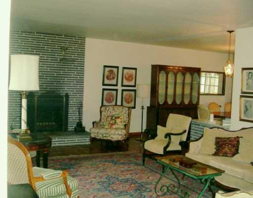 135 Sycamore Ridge Drive Springdale, PA 15144 - Photo 2 of 5 Living Room.