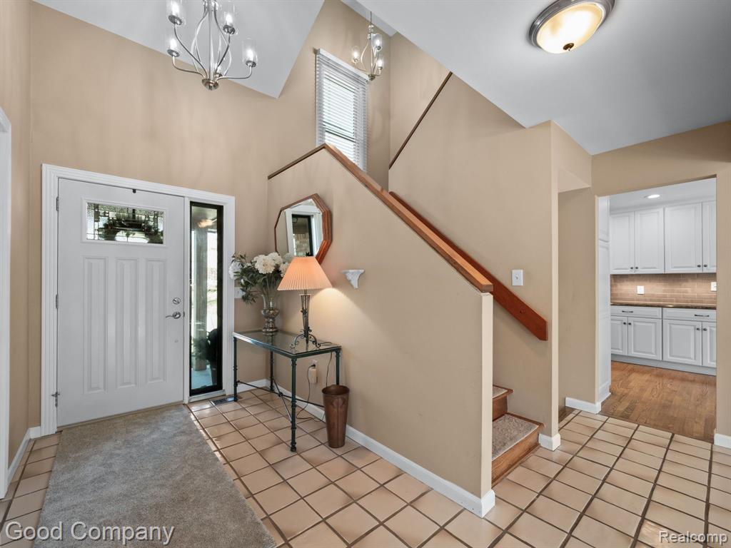 635 Ten Point Drive Rochester Hills, MI 48309 - Photo 2 of 30