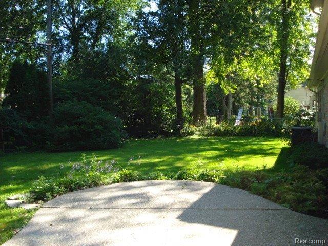 1648 North Renaud Road Grosse Pointe, MI 48236 - Photo 10 of 10 DSC04174