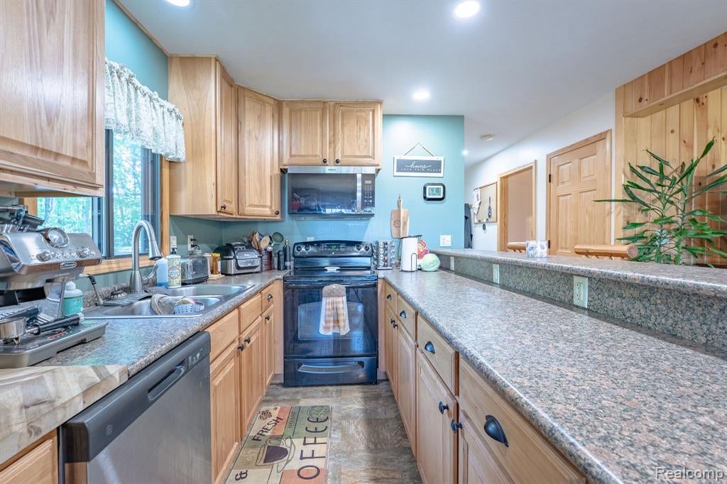 9154 Ridge View Drive Irons, MI 49644 - Photo 12 of 33 Gallery Image 12