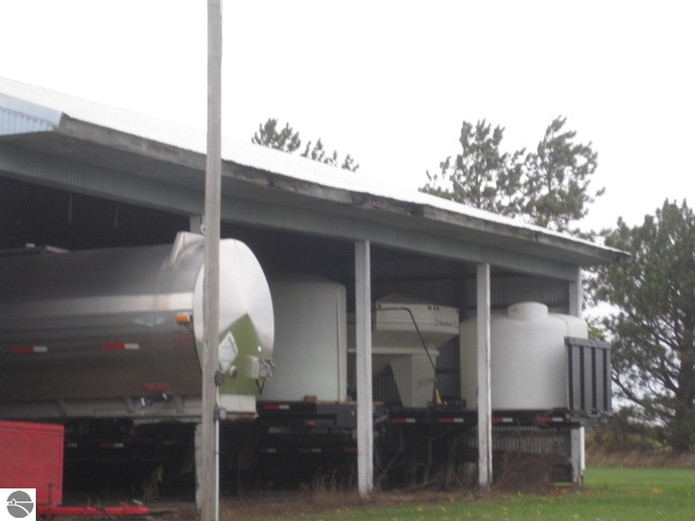 7231 East Jefferson Road Breckenridge, MI 48615 - Photo 16 of 17 1778325-15.JPG