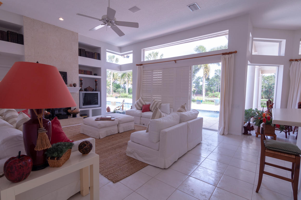 1200 Southeast Ranch Road South Jupiter, FL 33478 - Photo 29 of 59 Kitchen open to family