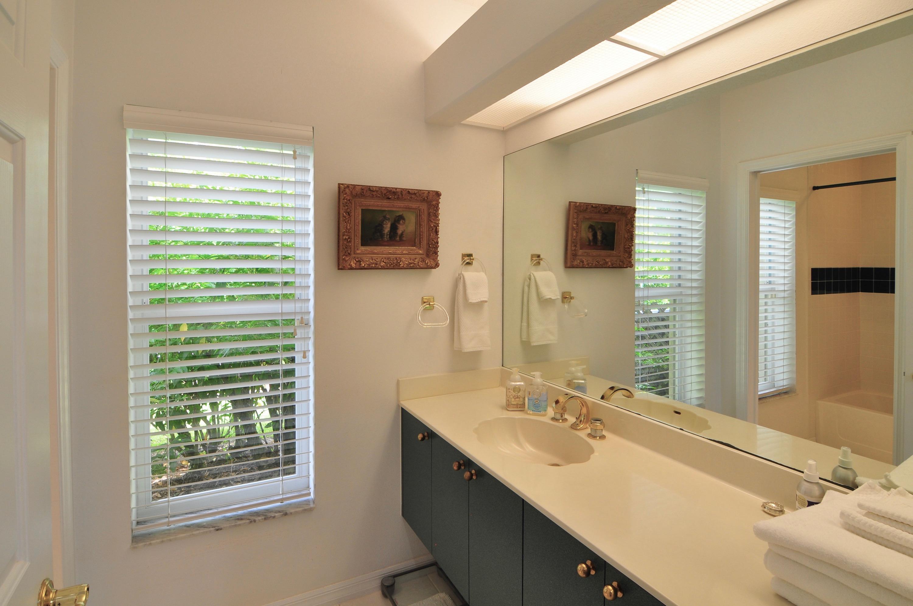 1200 Southeast Ranch Road South Jupiter, FL 33478 - Photo 49 of 59 Guest Bathroom