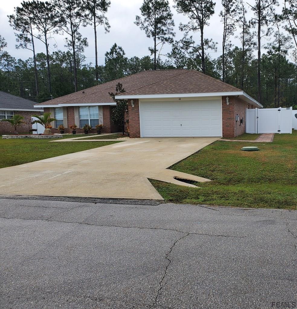 44 Riddle Drive Palm Coast, FL 32164 - Photo 2 of 49 Front of the house