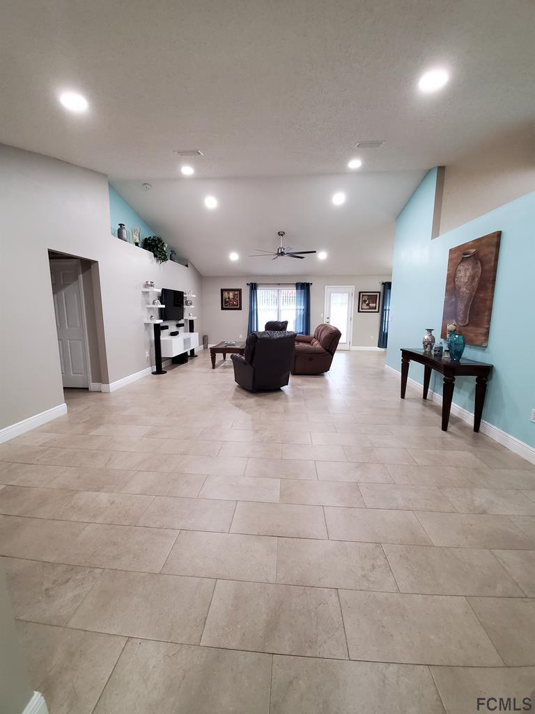 44 Riddle Drive Palm Coast, FL 32164 - Photo 7 of 49 Florida / Great Room