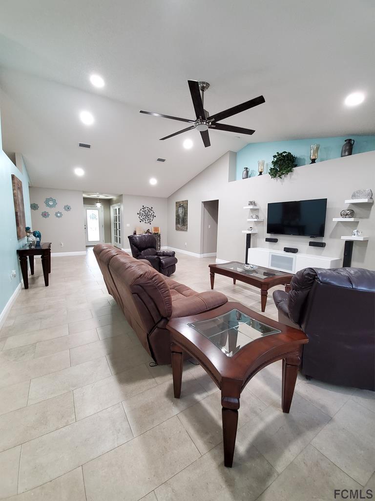 44 Riddle Drive Palm Coast, FL 32164 - Photo 8 of 49 Florida / Great room