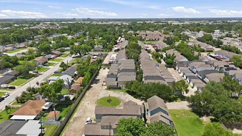 $425,000 | 1838 Woodbend Village Court, Houston, TX 77055