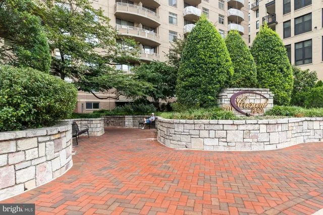 $2,100 | 7111 Woodmont Avenue, Unit 217, Bethesda, MD 20815