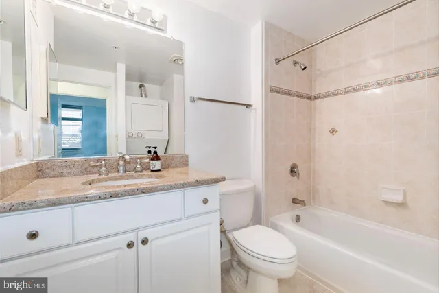 $2,100 | 7111 Woodmont Avenue, Unit 217, Bethesda, MD 20815