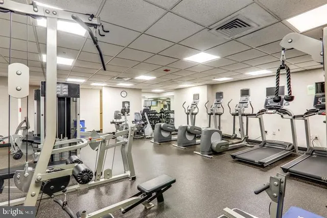 $2,100 | 7111 Woodmont Avenue, Unit 217, Bethesda, MD 20815