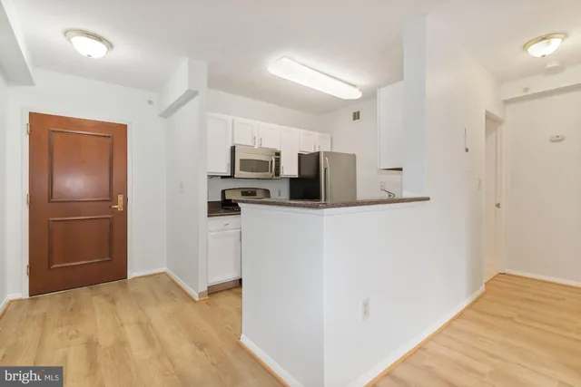 $2,100 | 7111 Woodmont Avenue, Unit 217, Bethesda, MD 20815