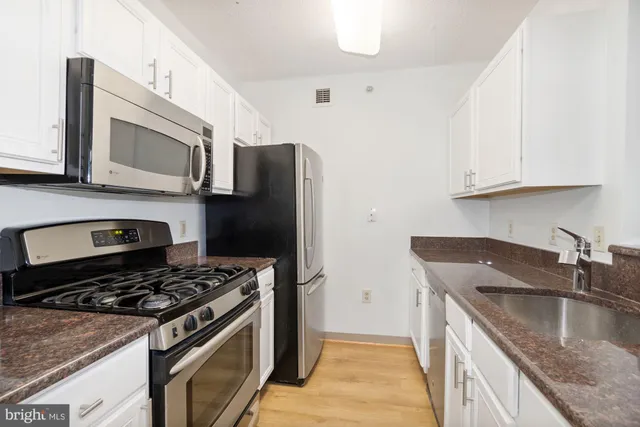 $2,100 | 7111 Woodmont Avenue, Unit 217, Bethesda, MD 20815