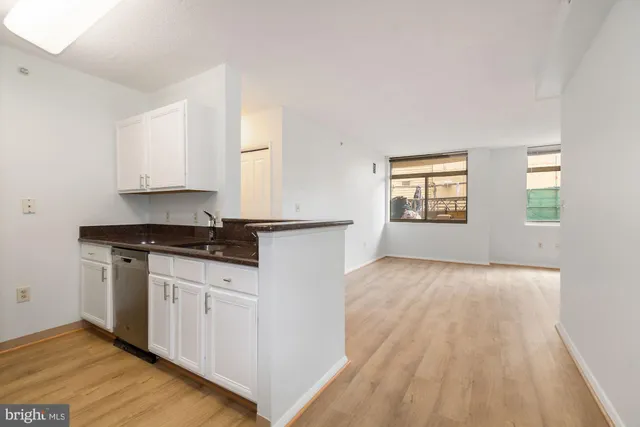 $2,100 | 7111 Woodmont Avenue, Unit 217, Bethesda, MD 20815