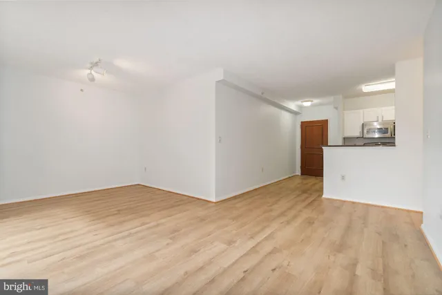 $2,100 | 7111 Woodmont Avenue, Unit 217, Bethesda, MD 20815