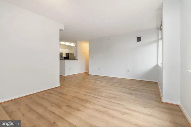 $2,100 | 7111 Woodmont Avenue, Unit 217, Bethesda, MD 20815