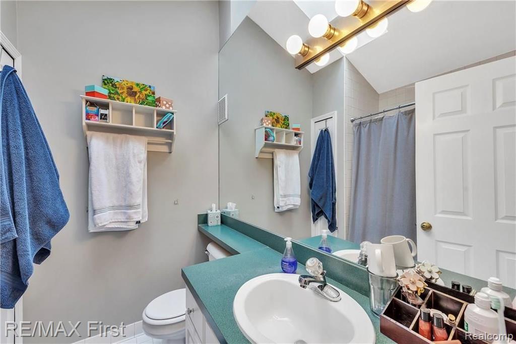 1541 Chesapeake Road Royal Oak, MI 48067 - Photo 22 of 32