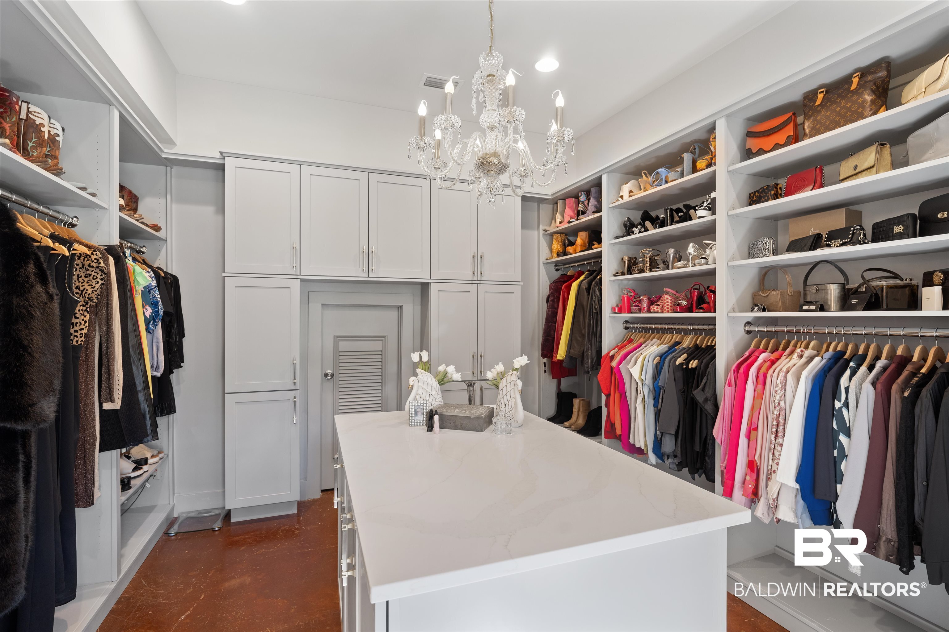 6267 Nelson Drive Fairhope, AL 36532 - Photo 22 of 51 Primary Closet