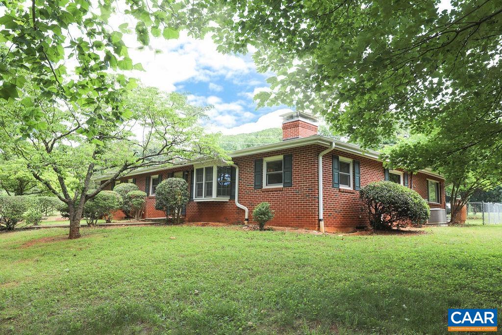 2190 Devonshire Road Charlottesville, VA 22901 - Photo 2 of 25 Gallery Image 2