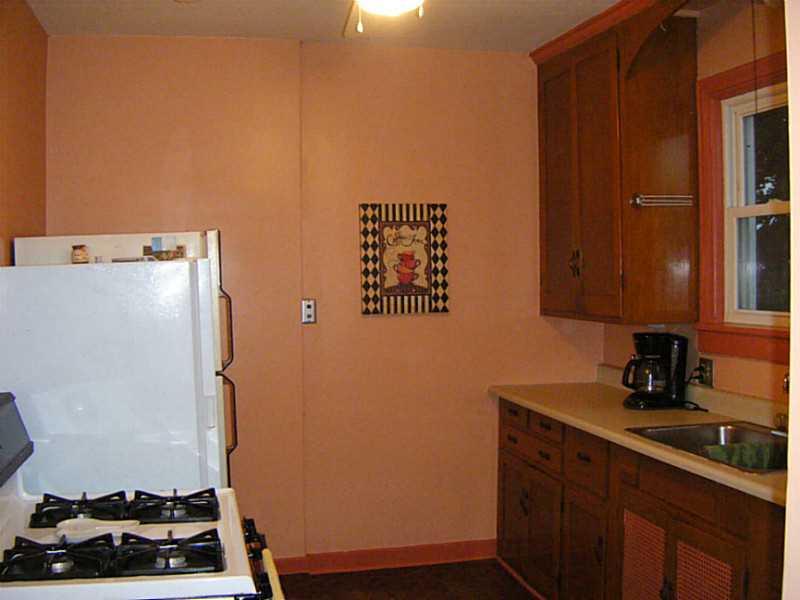 1634 Chartiers Avenue McKees Rocks, PA 15136 - Photo 11 of 23 Kitchen.