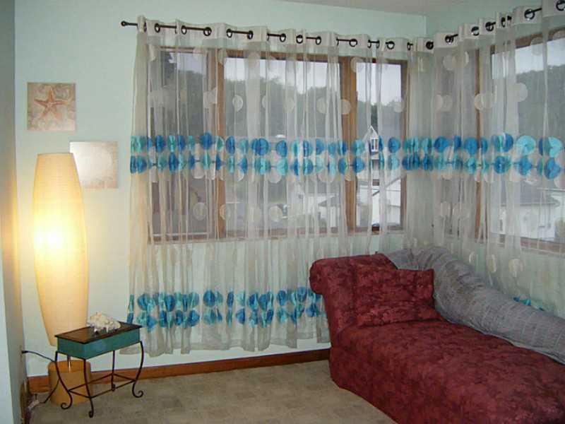 1634 Chartiers Avenue McKees Rocks, PA 15136 - Photo 7 of 23 Sunroom.