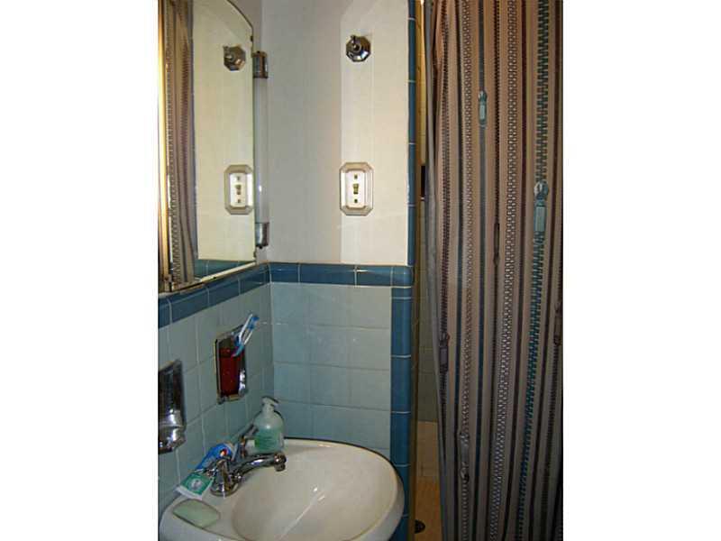 1634 Chartiers Avenue McKees Rocks, PA 15136 - Photo 9 of 23 Full Bath.