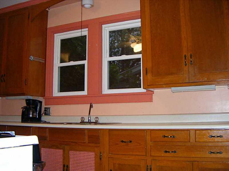 1634 Chartiers Avenue McKees Rocks, PA 15136 - Photo 10 of 23 Kitchen.