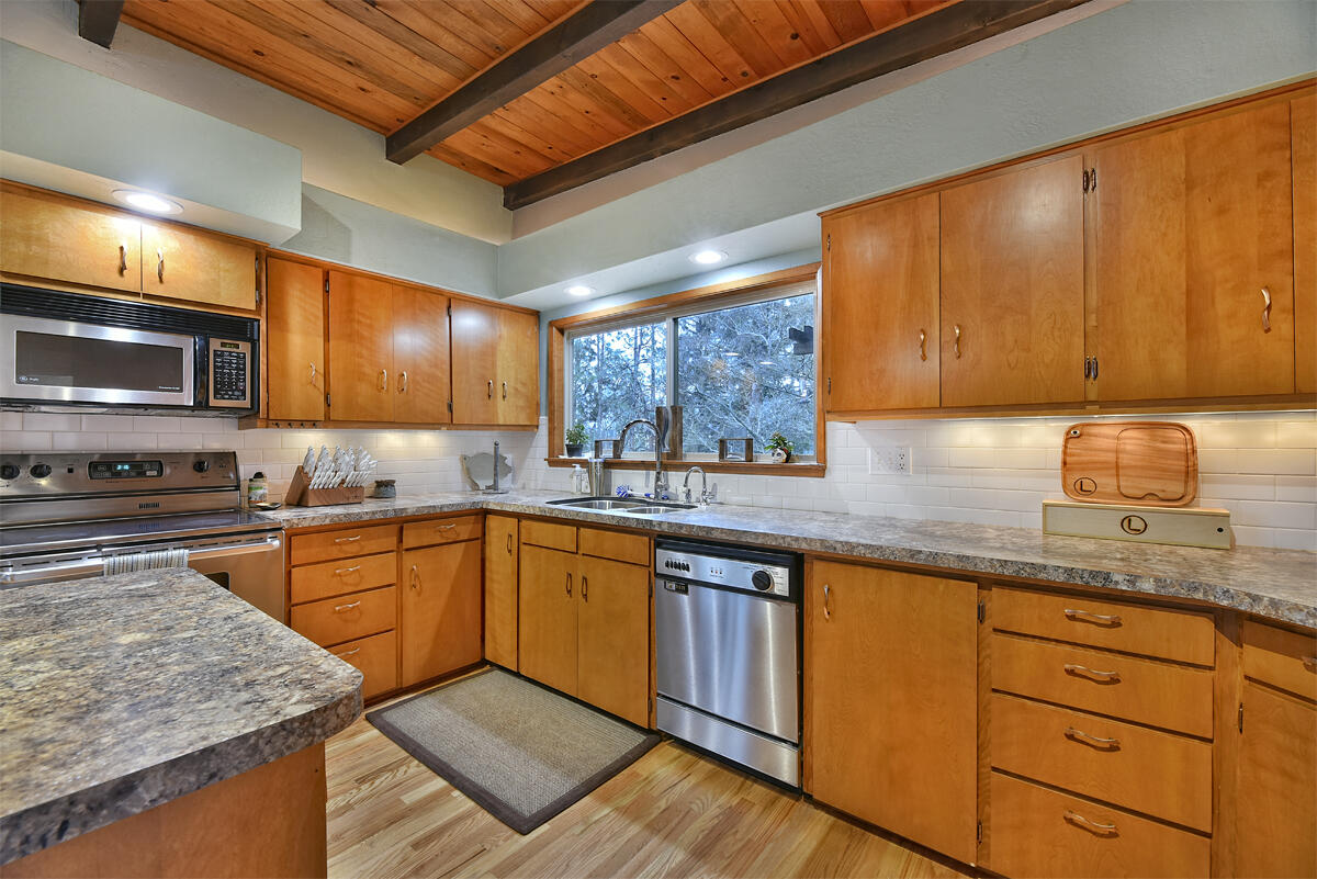 460 Wilson Road Ashland, OR 97520 - Photo 17 of 40 17
